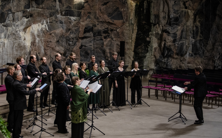 Helsingin kamarikuoro kantaesittämässä teosta The World Tree 18.11.2025 , kuvaaja: Ella Kiviniemi